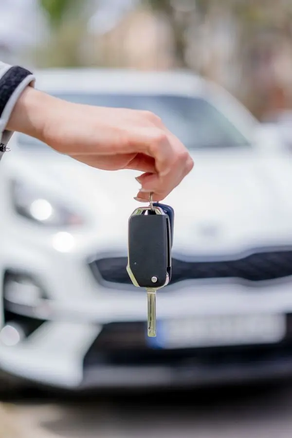 Consegna delle chiavi di un'automobile, immagine indicativa delle occasioni